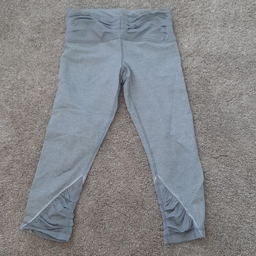 lululemon gray cropped leggings 6